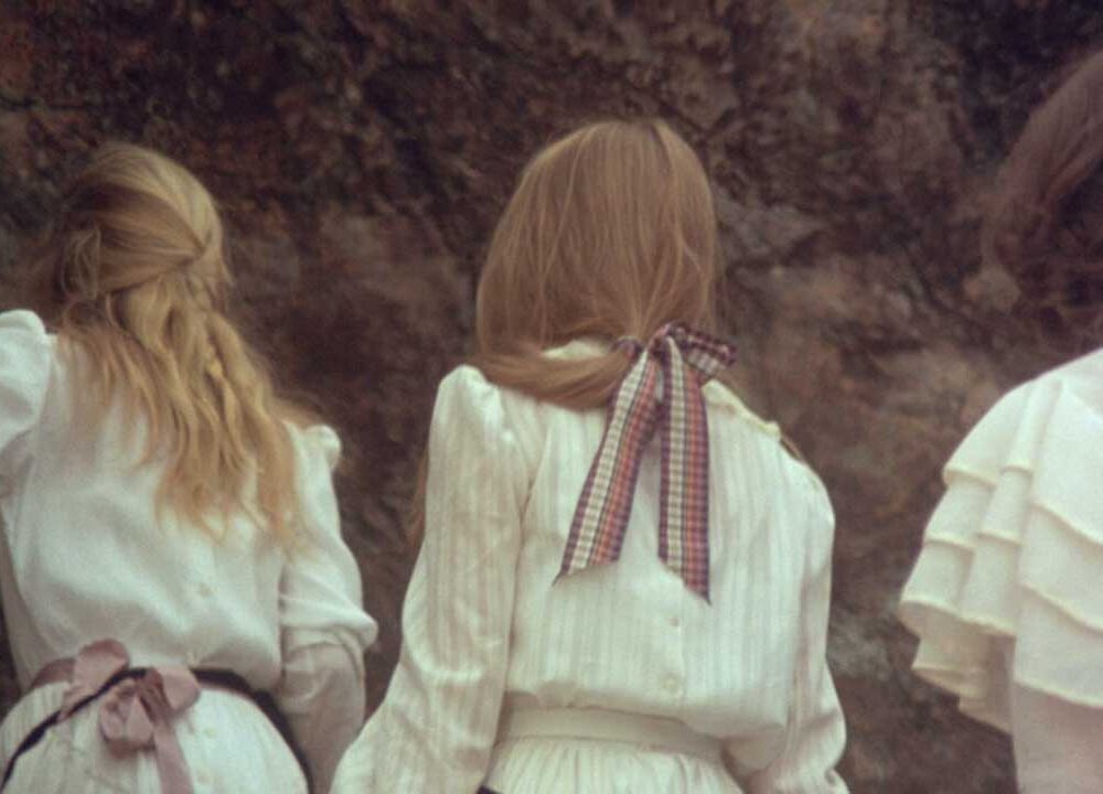SOFT RIOT Film Klub | Picnic At Hanging Rock (Peter Weir, 1975) - Still 01